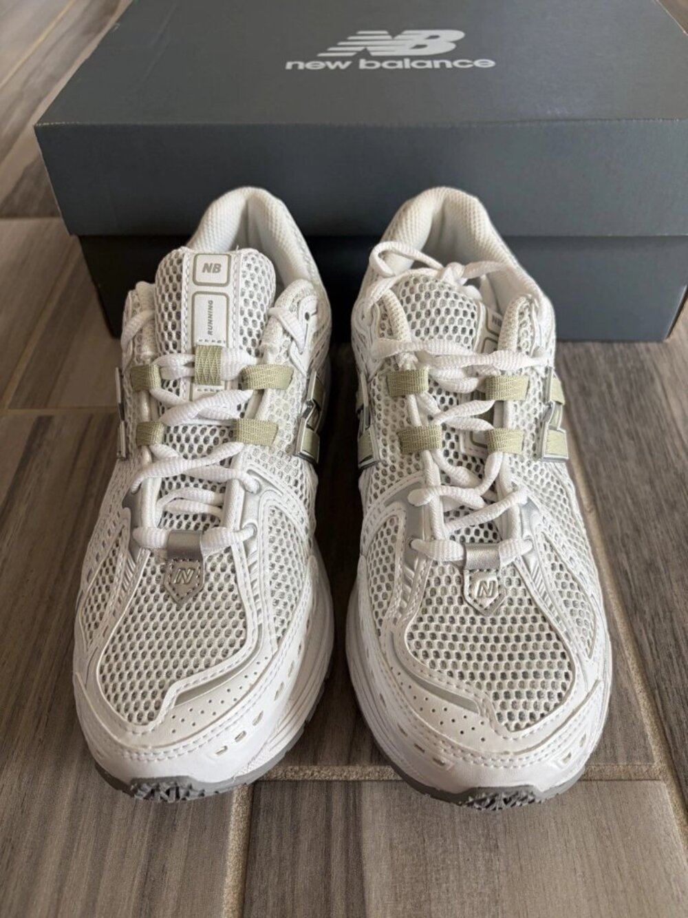 Women's New Balance 1906R Shoes - White Green U1906RJO - Picture 5 of 8